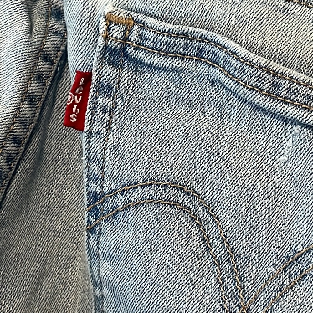 Levi’s denim shorts - Picture 7 of 7